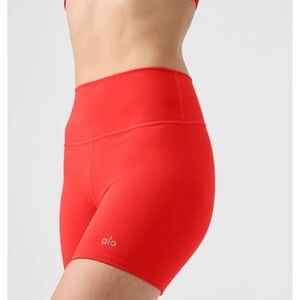 Alo 5" Airlift Energy Short NWT Red Hot Summer